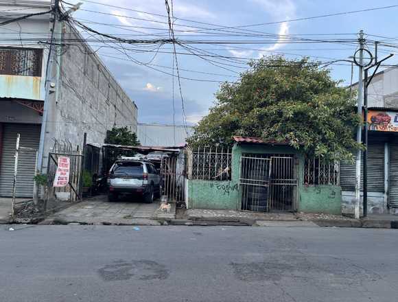 ¡Terreno en venta en zona comercial!