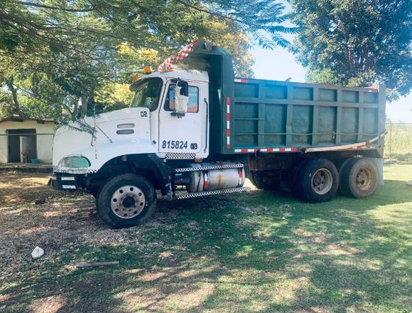 CAMION VOLQUETE MARCA MACK  MODELO CX6, 