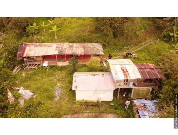 En venta Finca  pequeña en Calarcá, Quindío, Colombia.