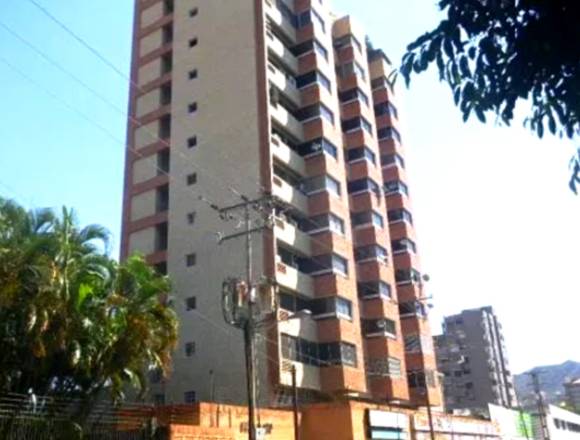 Se Alquila Apartamento Av. Bolívar Norte - ROF4