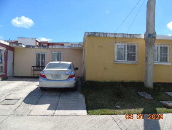 tengo a la venta casa aldea la LAGUNETA zona 18