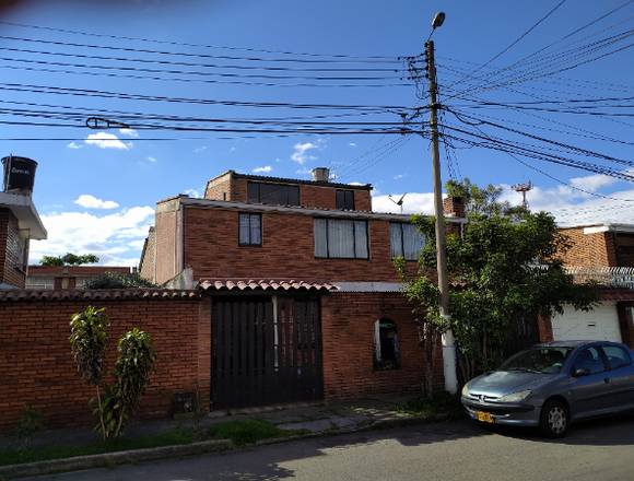 CASA COMERCIAL EN LA ESMERALDA SE VENDE