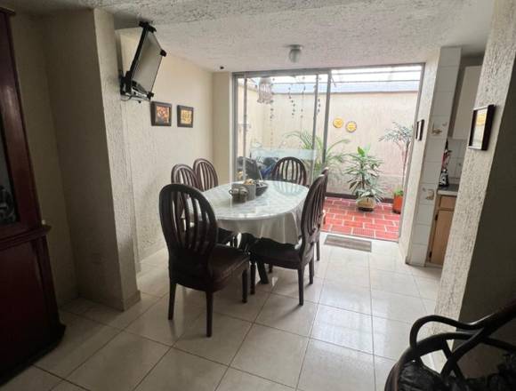 Se vende casa en el barrio Santa Clara, Cali