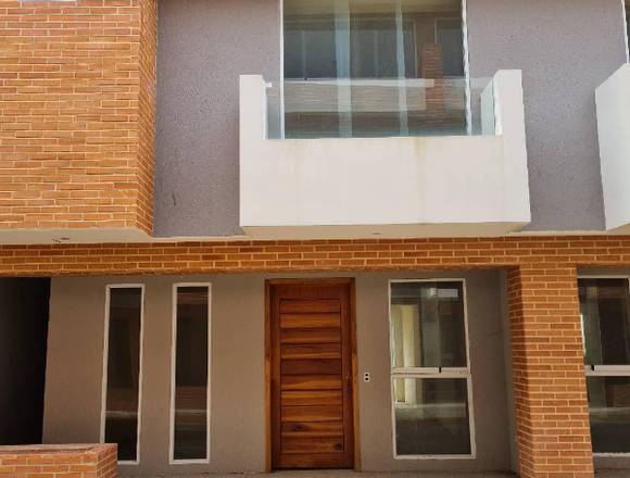 VENTA DE TOWN HOUSE OBRA GRIS PLANTA ELÉCTRICA