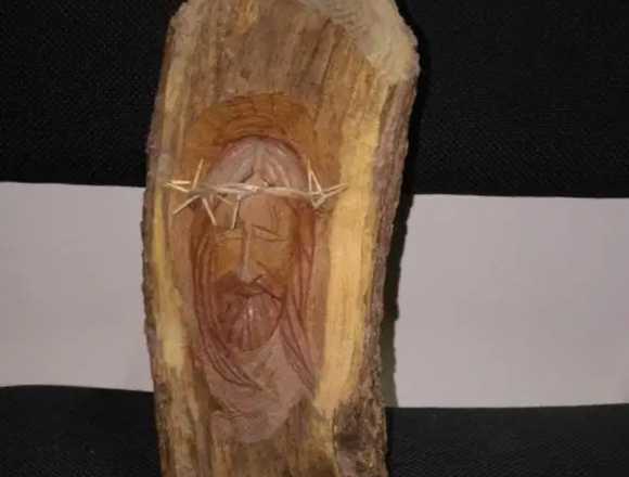 IMAGEN RELIGIOSA TALLADA EN MADERA