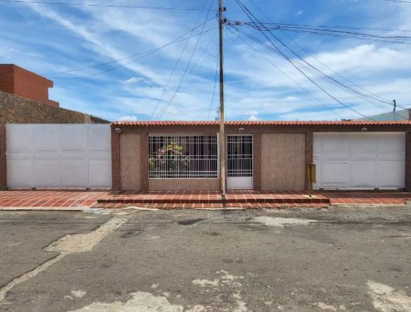 EN VENTA - CASA SANTA IRENE