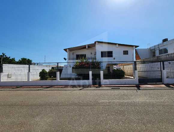 CASA EN VENTA, CON DOS NIVELES, Puerta Maraven