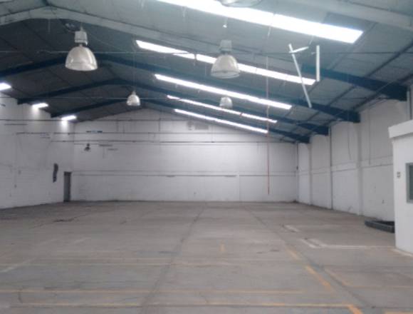 Renta de Nave Industrial con Oficinas.