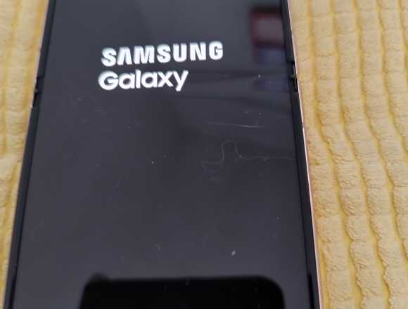 Samsung Galaxy Z flip 4 5 G 128 GB $ 28.000