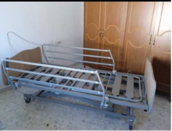 Cama articulada hospitalaria