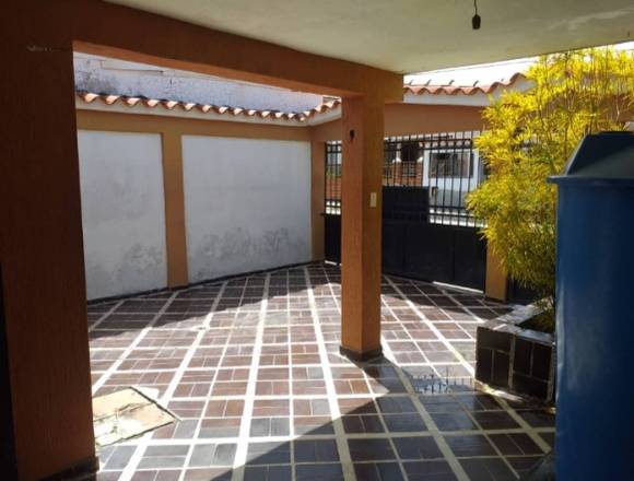 Urb. La Arboleda. Casa en venta. 3H2B