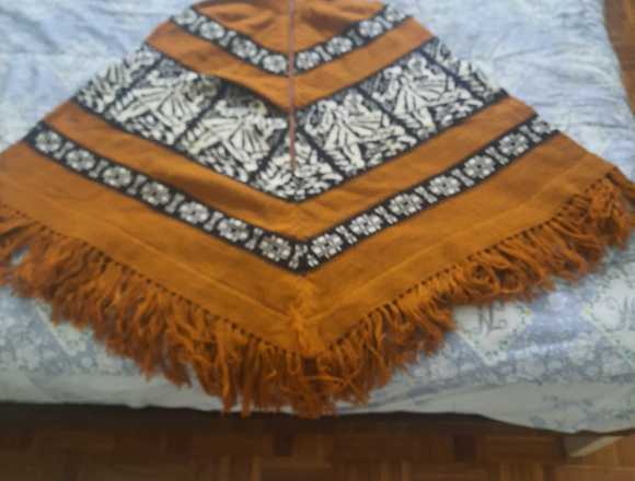 HERMOSO PONCHO DE LANA ARTESANAL TEJIDO A MANO