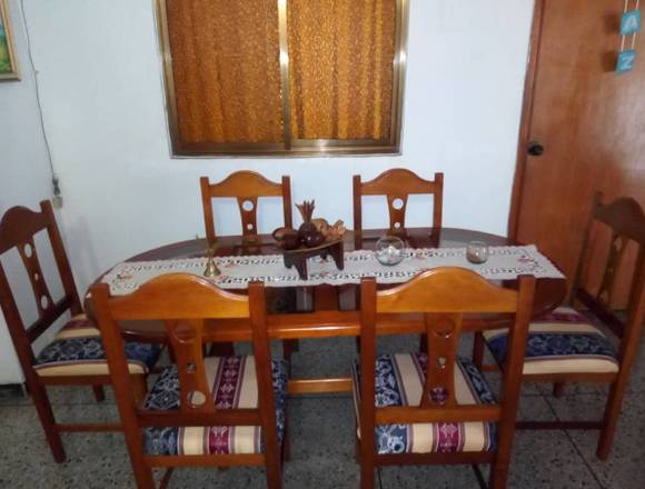 Juego de muebles de comedor madera con vidrio