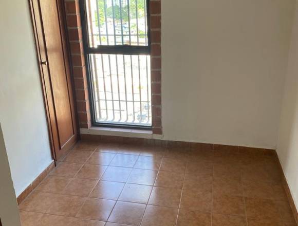 Apartamento en Valle Fresco. FOA-1269