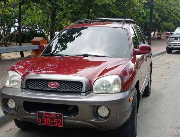 Santa Fe 2004 de 4 cilindros en Puerto Plata