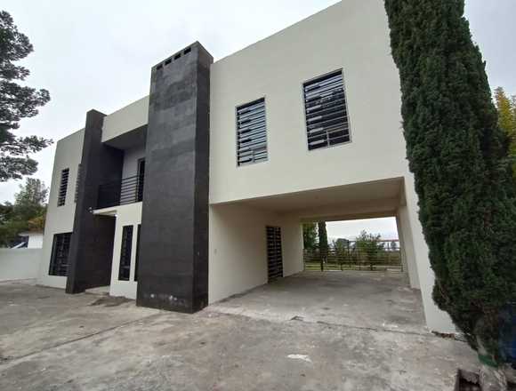  Hermosa residencia en Lomas de Lourdes.