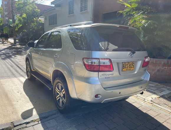 TOYOTA FORTUNER SR5 2.7 GASOLINA 4X4 AUTOMÁTICA 