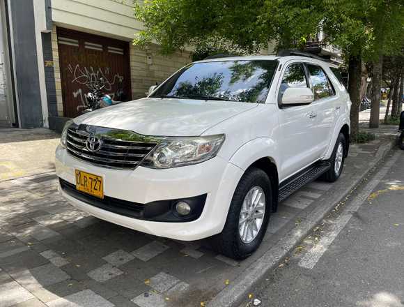 TOYOTA FORTUNER SR5 2.7 AUTOMÁTICA 4X2 MODELO 2012