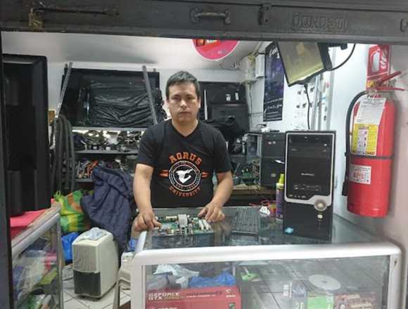 Tecnico en computadoras la Capullana Enrique Ramos