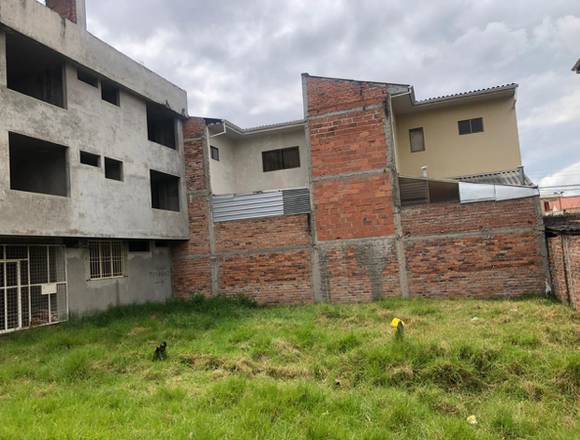 Se vende edificio en grises