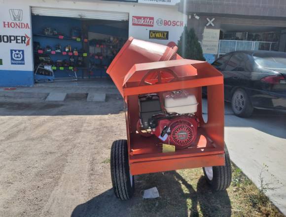 Venta de Revolvedora Husky con motor Honda de 9 Hp