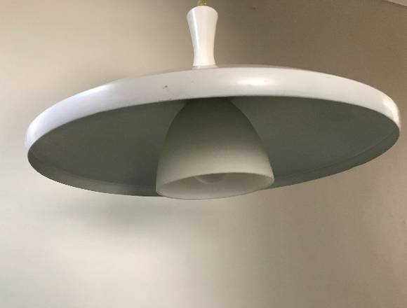 Vendo Lámpara de Colgar Metal Blanca
