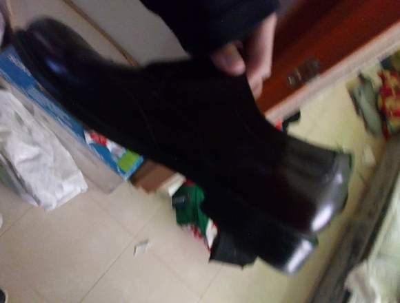 Se venden zapatos Perry Ellis seminuevos