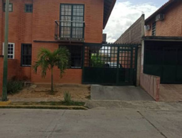 Townhouse en Guatire 2 hab. 3 baños EN VENTA