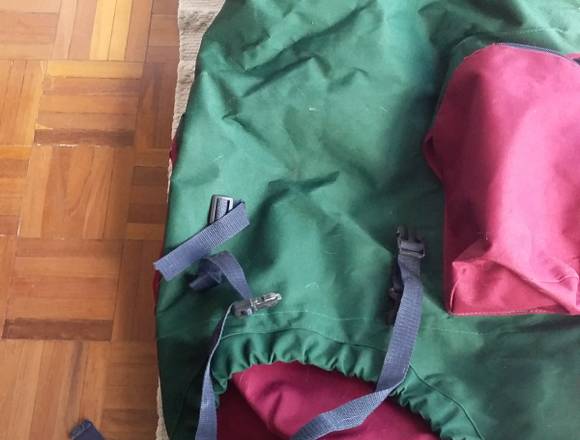 Dueña vende mochila de 60 lts. con bolsillos 