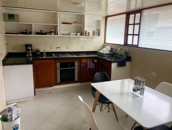 Casa Trifamiliar en Venta en Bella Suiza, Bogotá. CZ9223