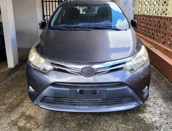 Vendo Toyota Yaris 2015