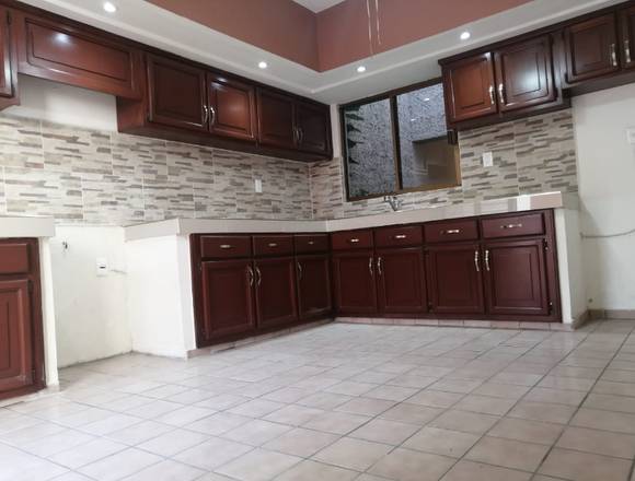 Venta Casa excelente ubicación detrás zona dorada 