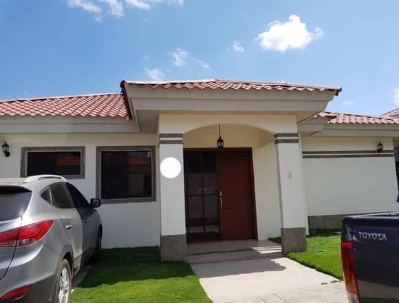 SE RENTA/SE VENDE LINDA CASA EN AMARETTO.