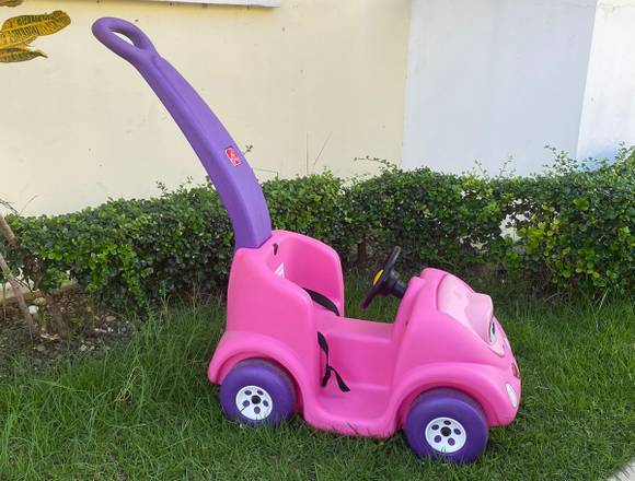 Se vende carro montable para niña 