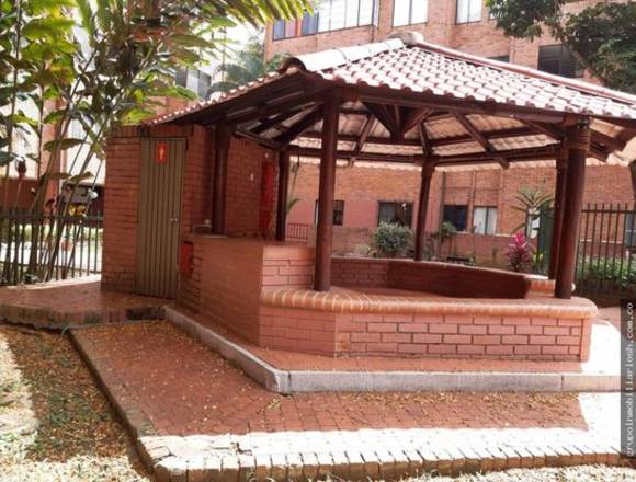 Se vende apartamento en barrio Santa Anita, Sur de Cali. 