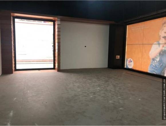 SE VENDE LOCAL CENTRO COMERCIAL SANTAFE