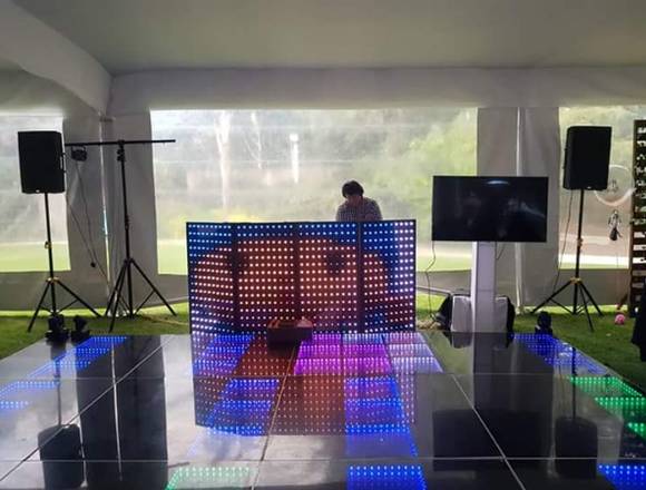 Dj y pistas iluminadas en Puebla