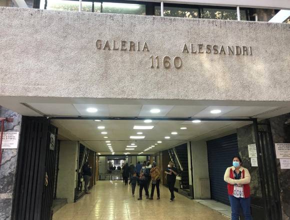 Oficina Galería Alessandri, a pasos de La Moneda