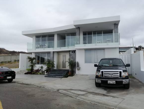 Hermosa Casa Frente a la Playa