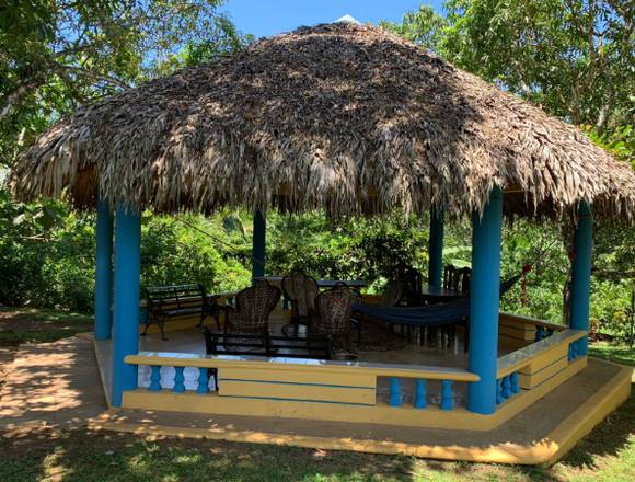 Finca con Casa y bordeada de un río en EL DEAN