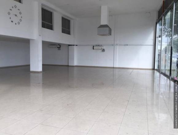 Local en Arriendo en la Av 30 de Agosto