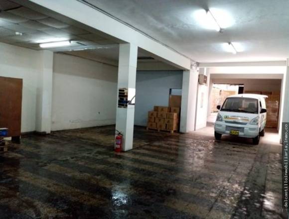 VENTA DE LOCAL COMERCIAL EN JR. LUCANAS - LA VICTORIA