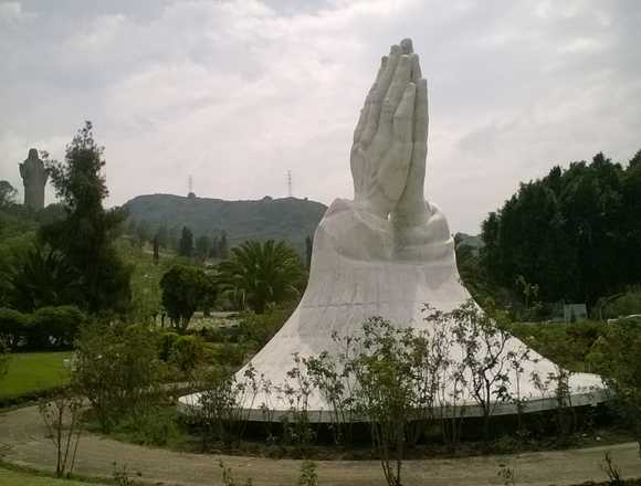 Reino de Dios 4 ataúdes Jardines del Recuerdo