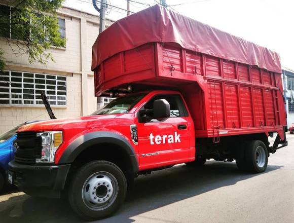 Renta de Camioneta Redila con Rampa Hidráulica 