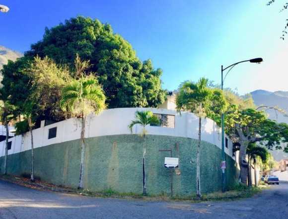 HERMOSA CASA UBICADA AL PIE DEL ÁVILA