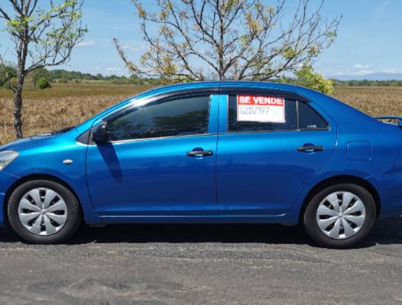 Vendo toyota yaris 2010