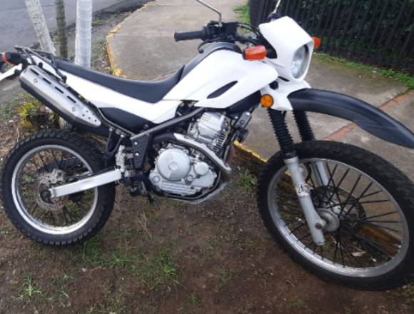 YAMAHA XT 250X AÑO 2009 NEGOCIABLE 