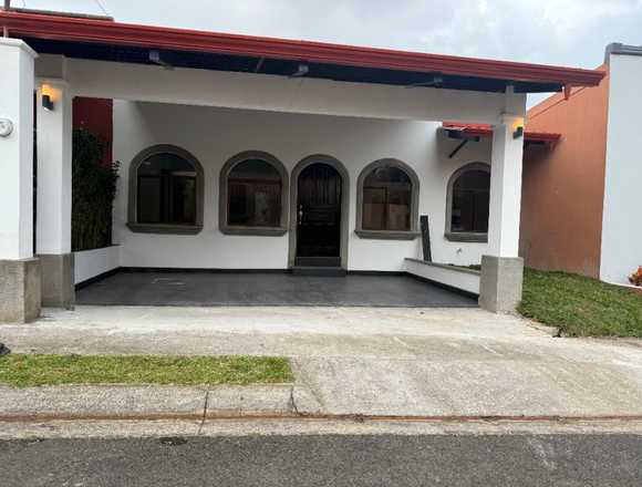 VENTA DE CASA EN CONDOMINIO SAN AGUSTIN HEREDIA