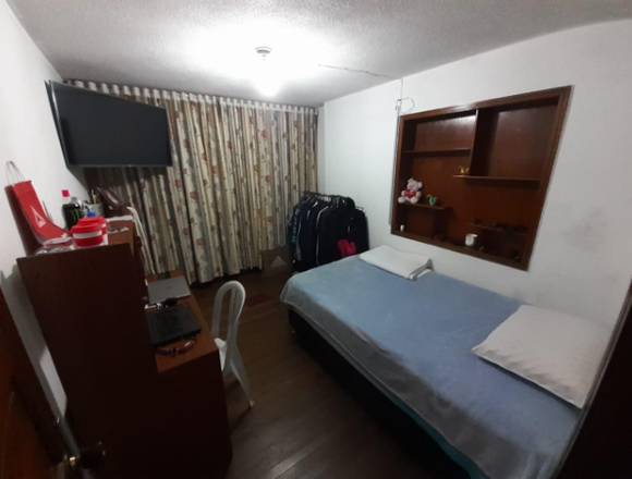 VENTA CASA DE 2 PISOS, EXCELENTE UBICACIÓN 