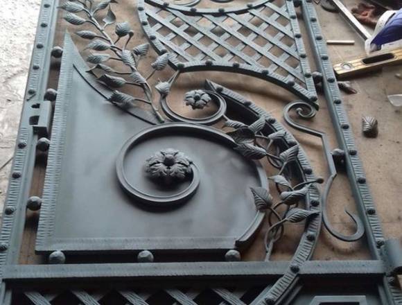 Ornamentación y Fabricación de  Puertas Ventanas 